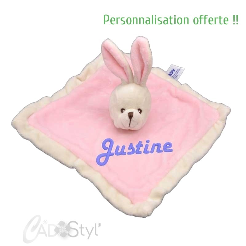 Un joli petit lapin en peluche personnalisé par une broderie